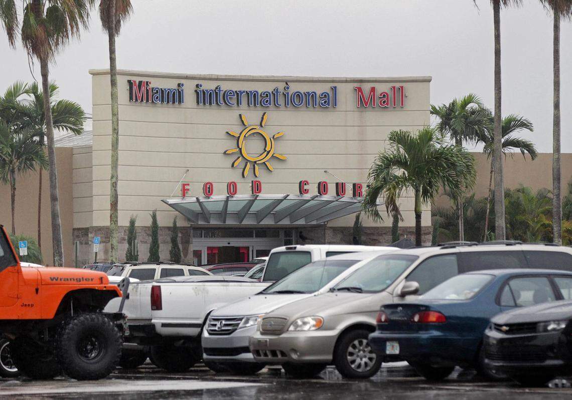 Friday November 21, 2014- The parking lot at Miami International Mall is one of the places where ICE agent Juan Felipe Martinez is accused of allegedley receiving bribes according to informants at his trial in Federal court.