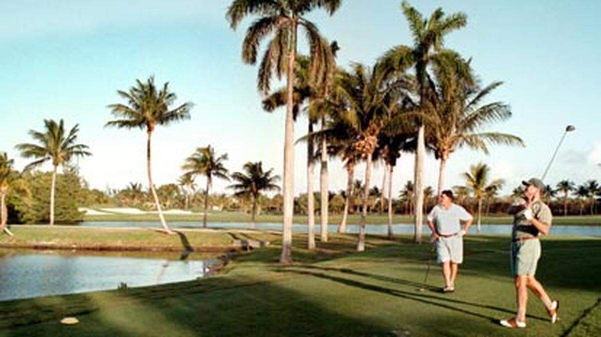 Duffers play Key Biscayne's Crandon Golf Course, arguably one of the prettiest public courses in the nation. Photo: Raul Ribiera.