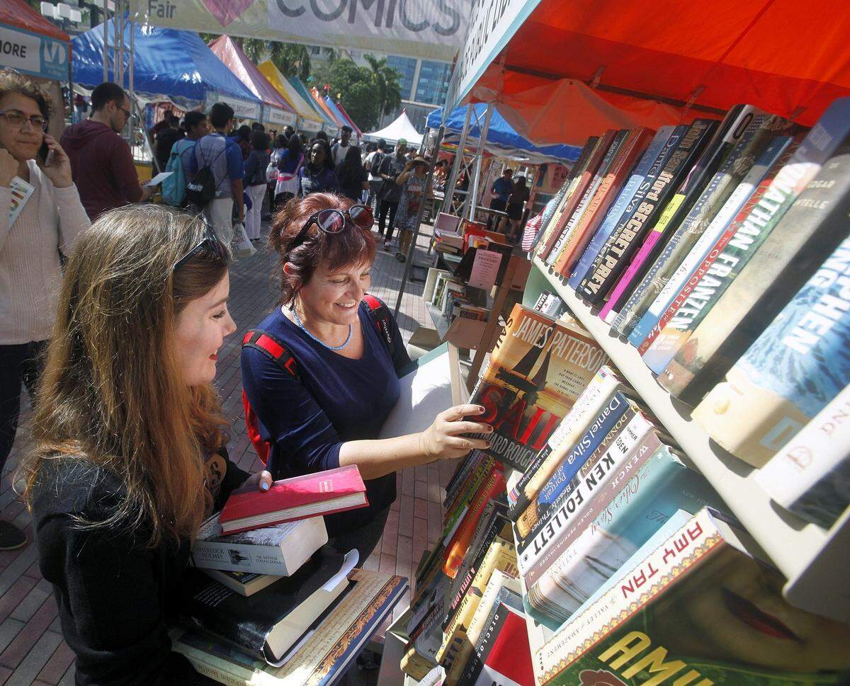 Street vendors will return to Miami Book Fair in 2021.