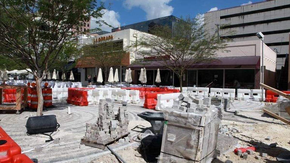 A view of work being done around 'Giralda Plaza' on Giralda Avenue off Ponce de Leon Boulevard. Roberto Koltun