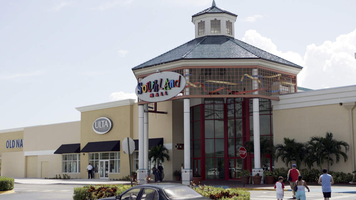 Rodent dung, unsafe food gets Miami mall food court staple closed by inspector