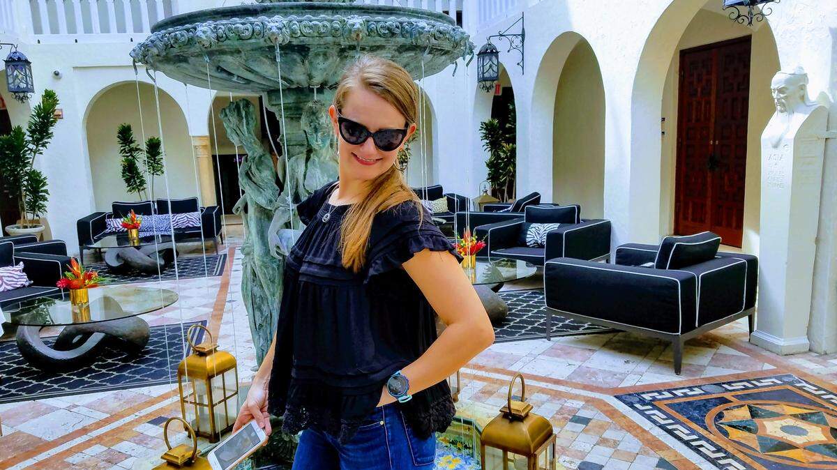 On most days, she eats at Chicken Kitchen in Kendall. Today, however, she's posing for the paparazzi at the former Versace mansion.