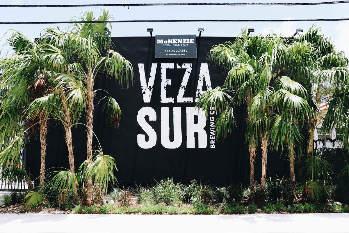 Tropical foliage surrounds Veza Sur exterior. Photo by Naty Pascual.