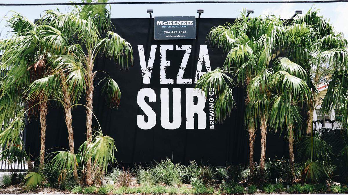 Tropical foliage surrounds Veza Sur exterior. Photo by Naty Pascual.
