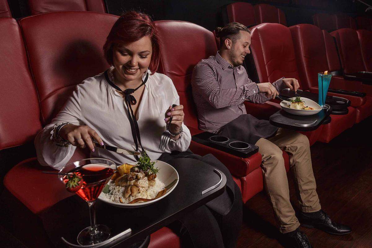 Sturdy trays mean you can eat fancy food while you watch something better than "Baywatch."