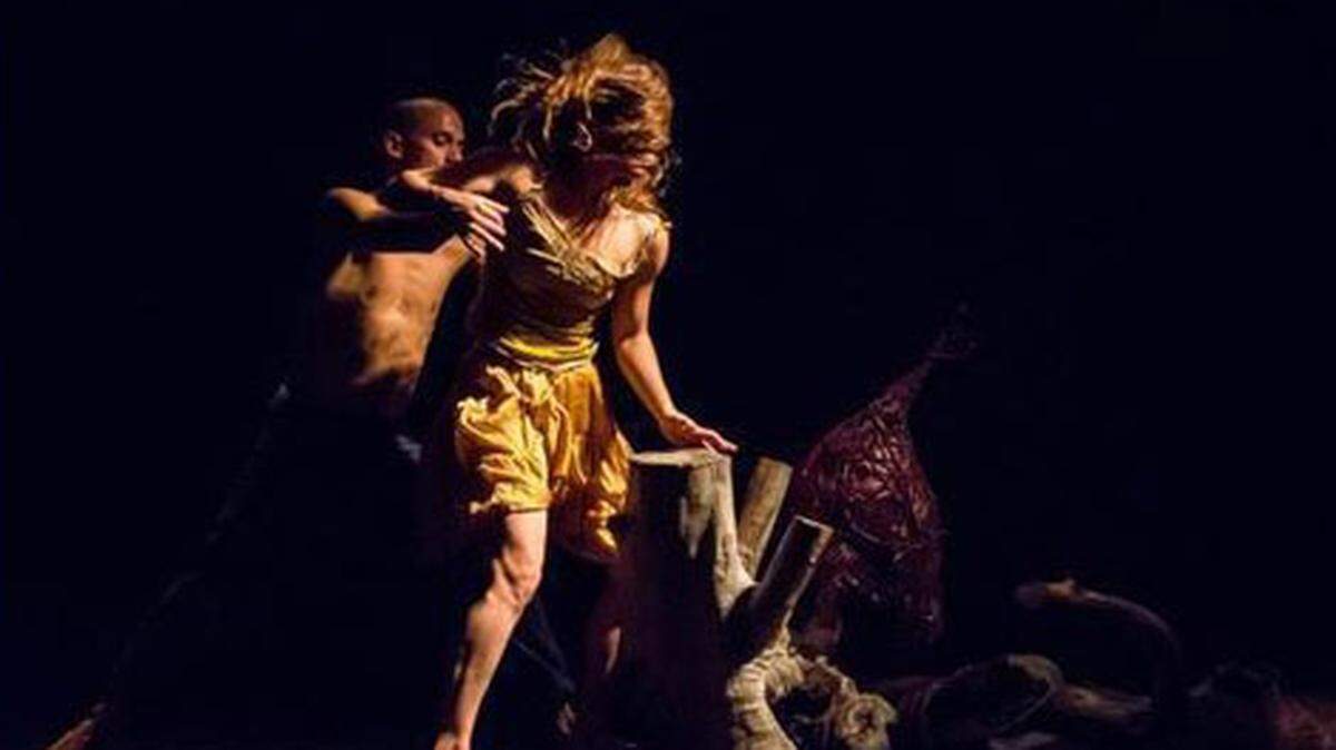 Lazaro Godoy (left) and Carlota Pradera in “Bare Bones” Justin Namon ra-haus