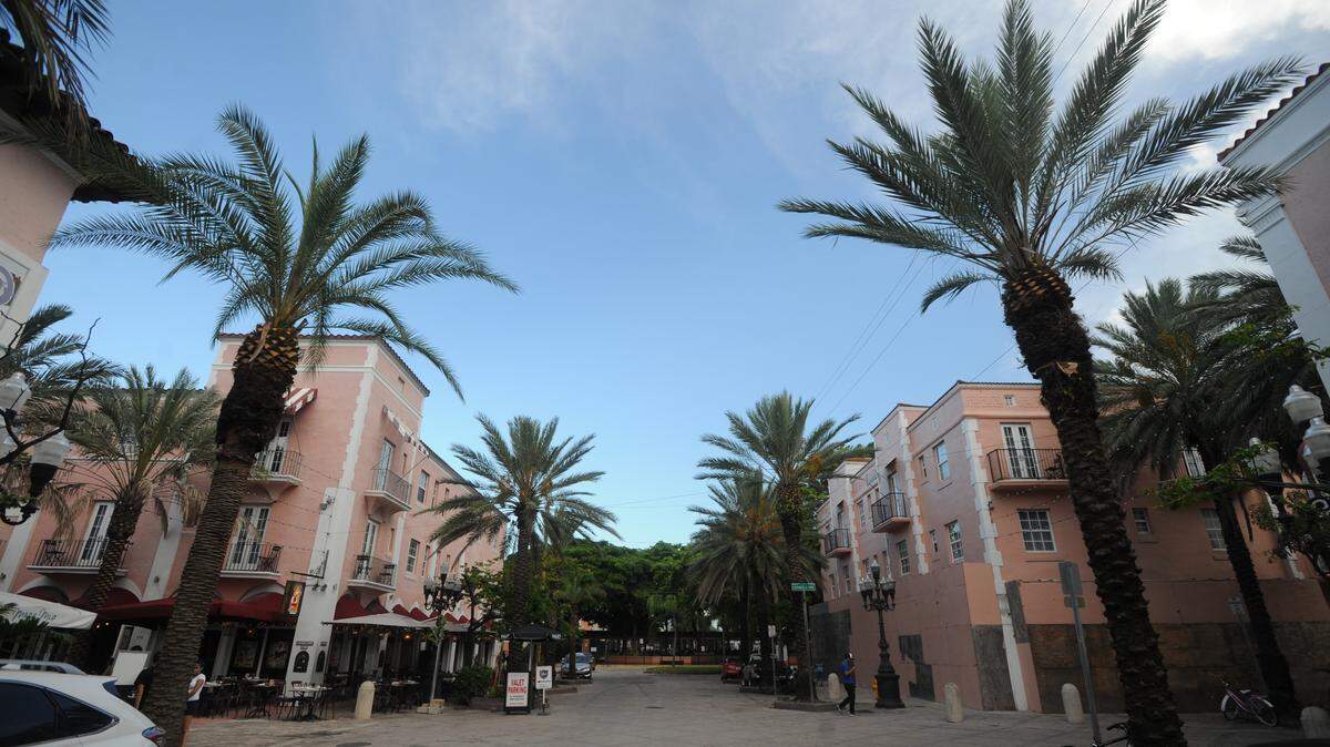 Check out the bazaar on Española Way.