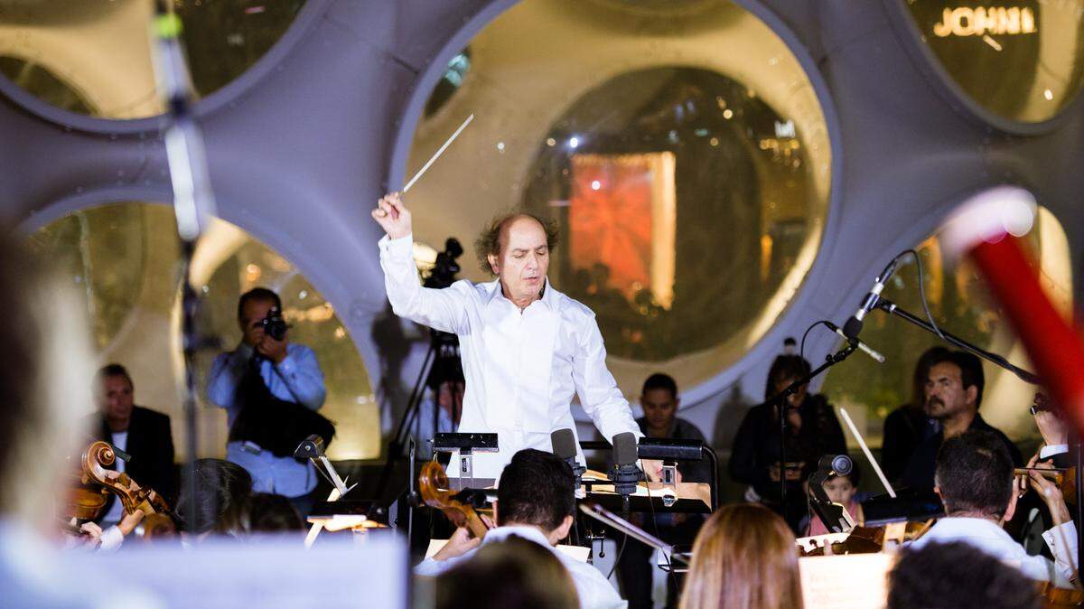 Maestro Eduardo Marturet conducts Orchestra Miami in a free concert in the Palm Court.