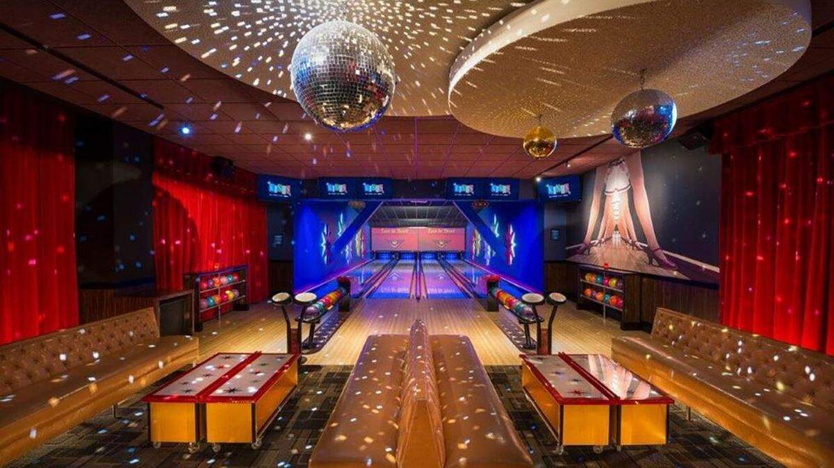 Kings Doral is a multi-entertainment and dining complex with bowling, billiards and shuffleboard.