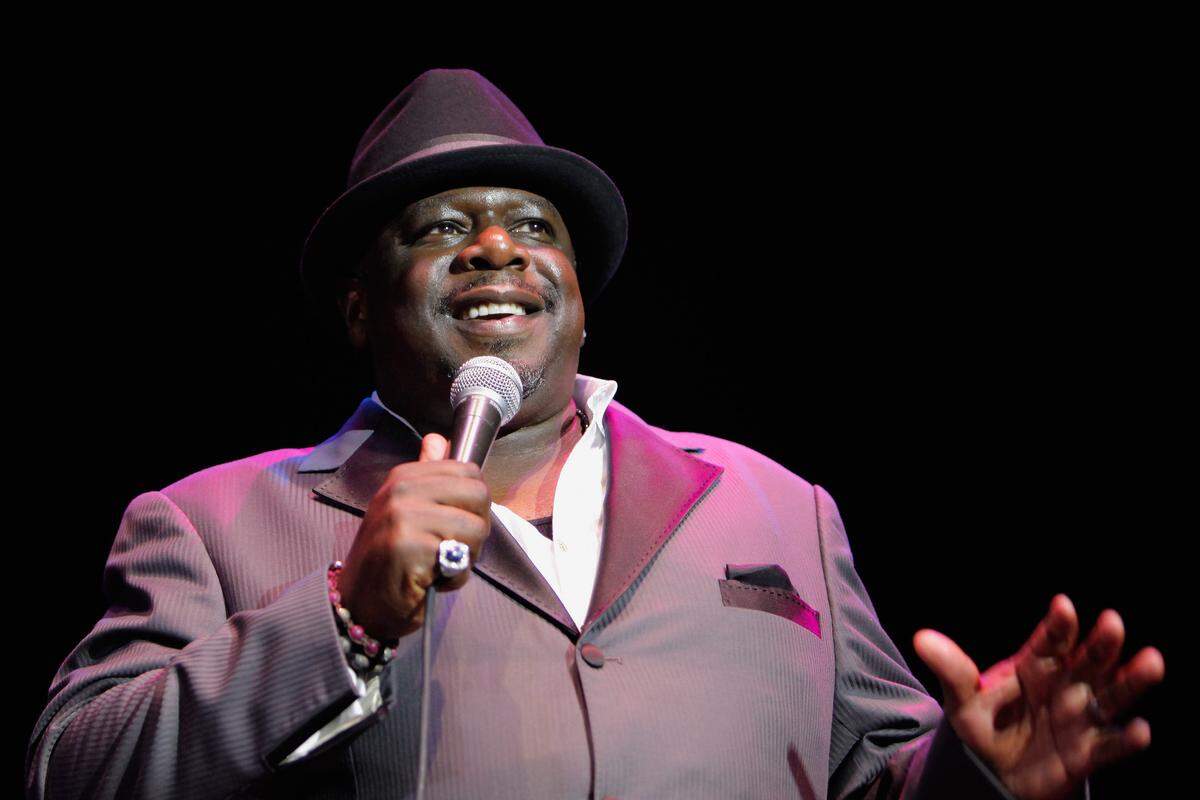NEW YORK - AUGUST 21:  Comedian Cedric The Entertainer performs at the Paradise Theater on August 21, 2010 in the Bronx, New York City.  (Photo by Jemal Countess/Getty Images)