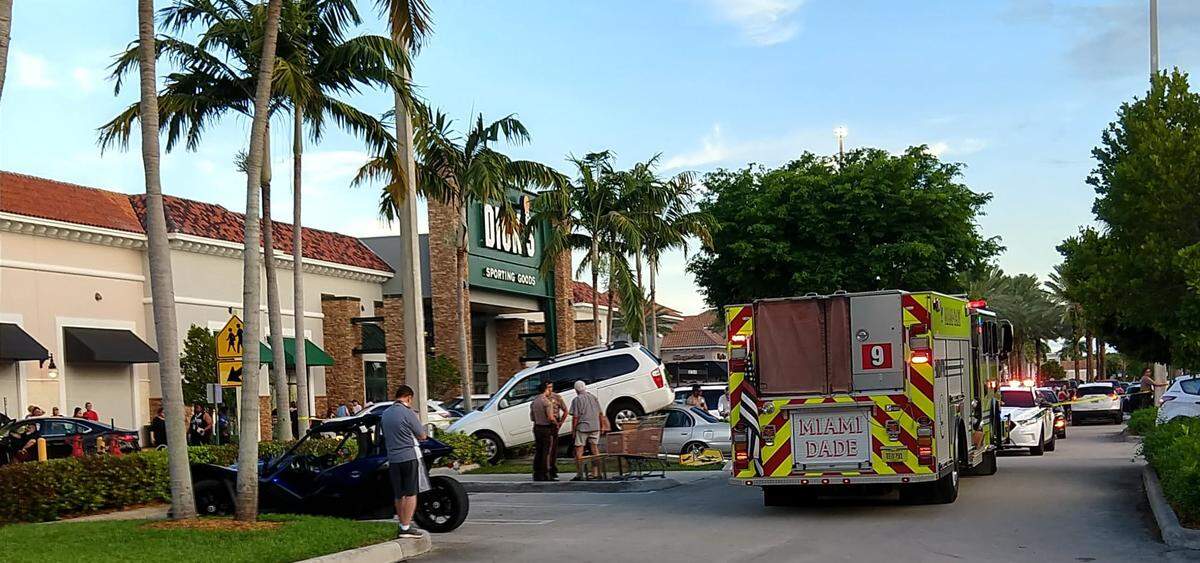 How does this happen, you ask? It takes a special Miami driver to pull this move off.