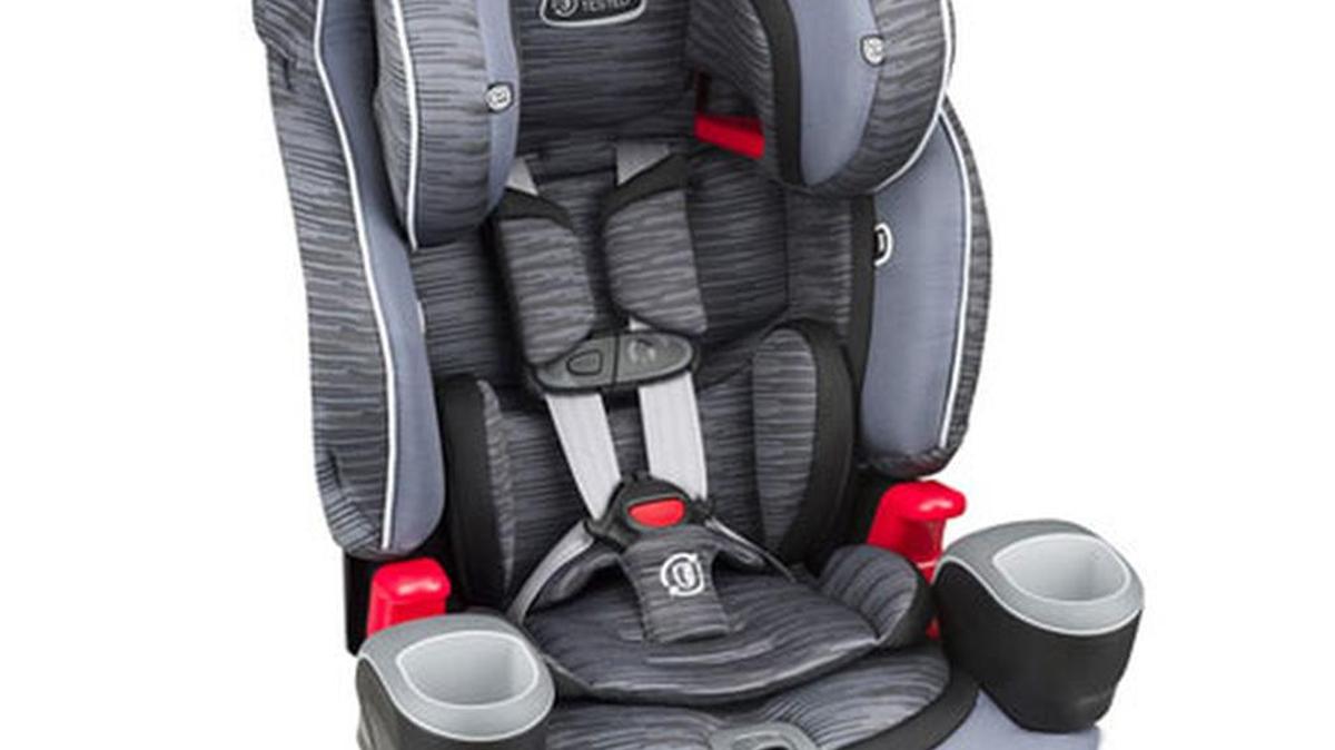 A too-easily accessible harness adjustment button on the Evolve booster seat allows a child to loosen the harness. Evenflo announced a voluntary recall of some models.