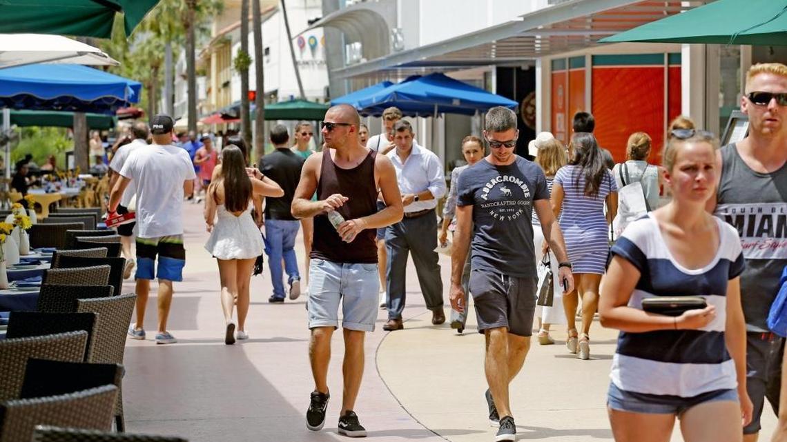 Tourists walk along Lincoln Road on Labor Day during the height of the summer Zika scare. Zika was one of the factors that affected Miami-Dade County’s hotel performance in 2016.