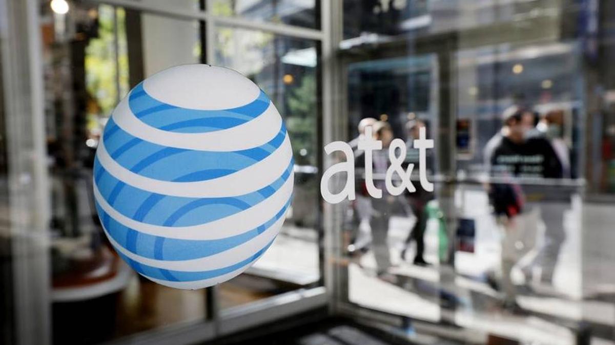 AT&T is expanding its GigaPower service in South Florida.