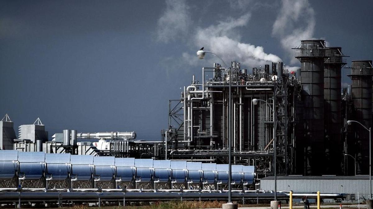 FPL is seeking to buy this coal-fired power plant in Martin County for $451 million.