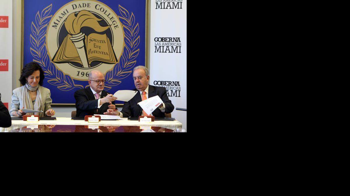 
Miami Dade College’s fledgling school of government got a boost Monday when Spanish financial giant Banco Santander donated $500,000. Banco Santander chairwoman Ana Patricia Botín, left, and MDC president Eduardo Padrón, center, signed the donation agreement at a ceremony Monday. José Varela Ortega, right, is president of the Spanish civic group Fundación Ortega y Gasset, which is also a partner in the school.


