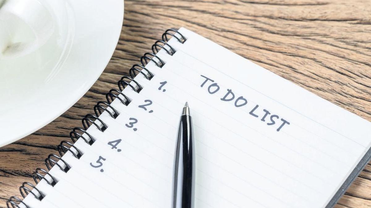 Individuals who lack executive function skills have difficulty shifting gears, meeting reasonable deadlines like filing for taxes or submitting an RFP and generally have an extraordinarily disorganized workspace, bedroom or car.