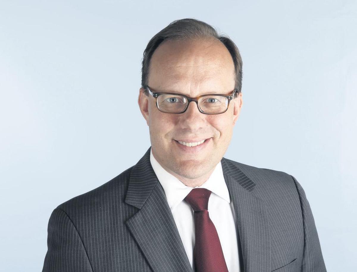 Tom Hudson hosts “The Sunshine Economy” on WLRN-FM, where he is the vice president of news.