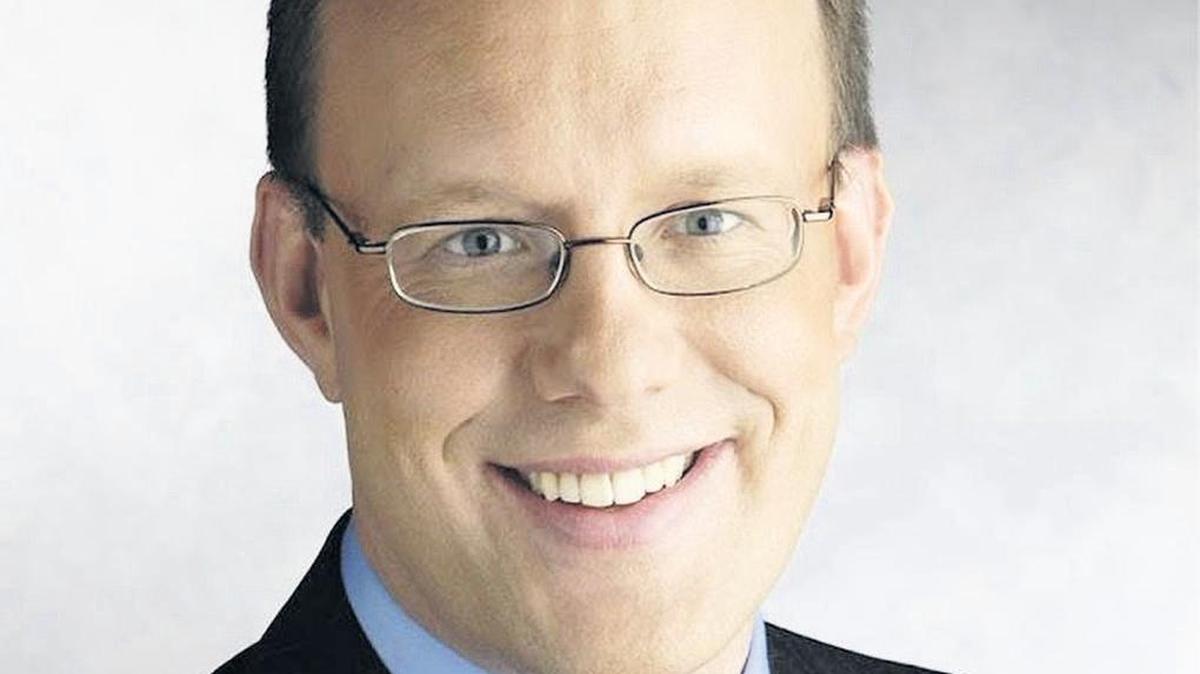 Tom Hudson hosts “The Sunshine Economy” on WLRN-FM in Miami.