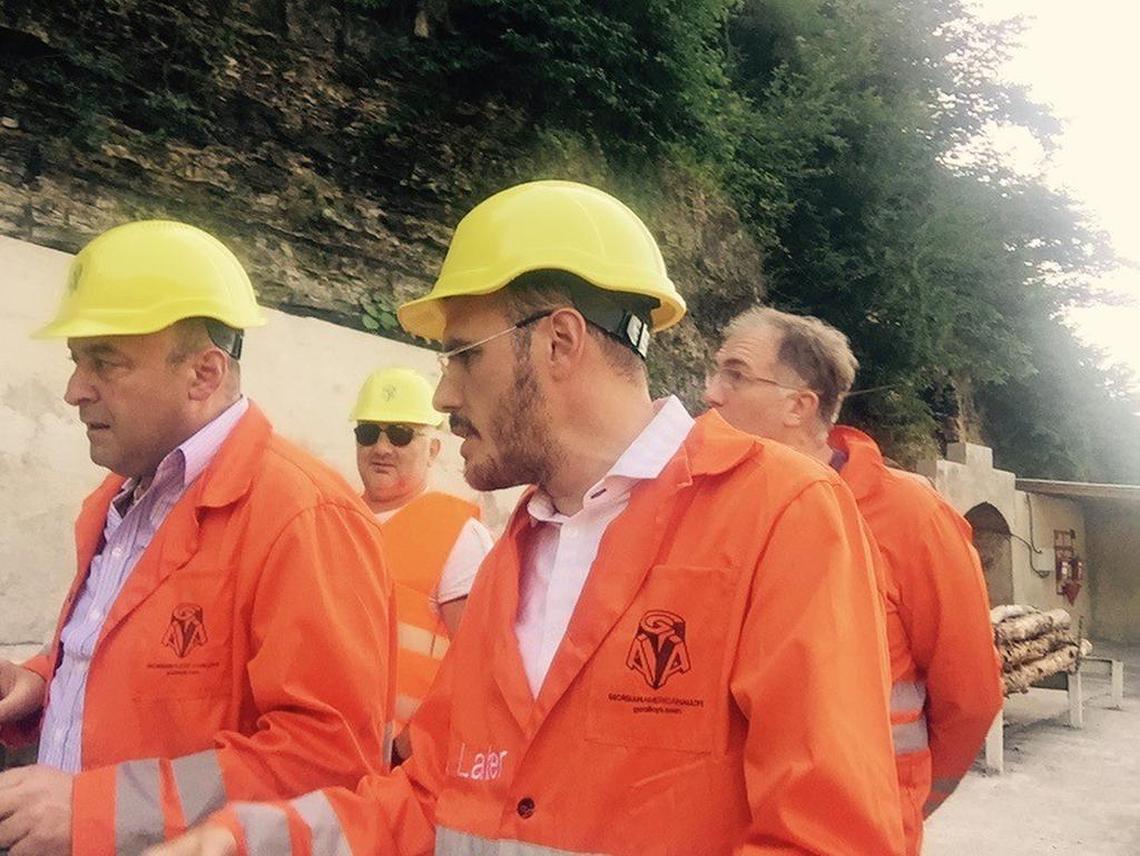 Miami businessman Uriel Tzvi Laber, front right. As a U.S. company, Miami-based Georgian American Alloys believes it can count on a strong umbrella from Washington; its Ukrainian investors are also hoping that’s true, too.