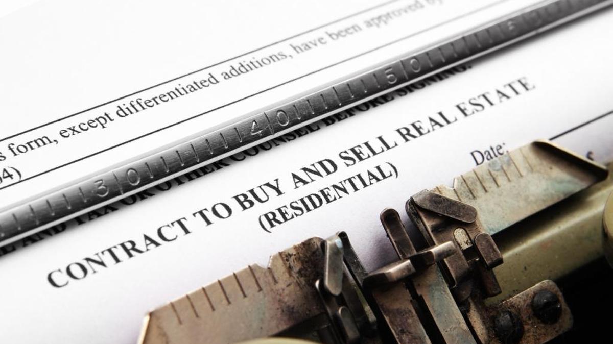 A typewriter and a real-estate contract. “We all had typewriters. I kept one in the trunk of my car with blank contracts, in case a buyer wanted to make an offer on the spot,” Charlette Seidel recalls.