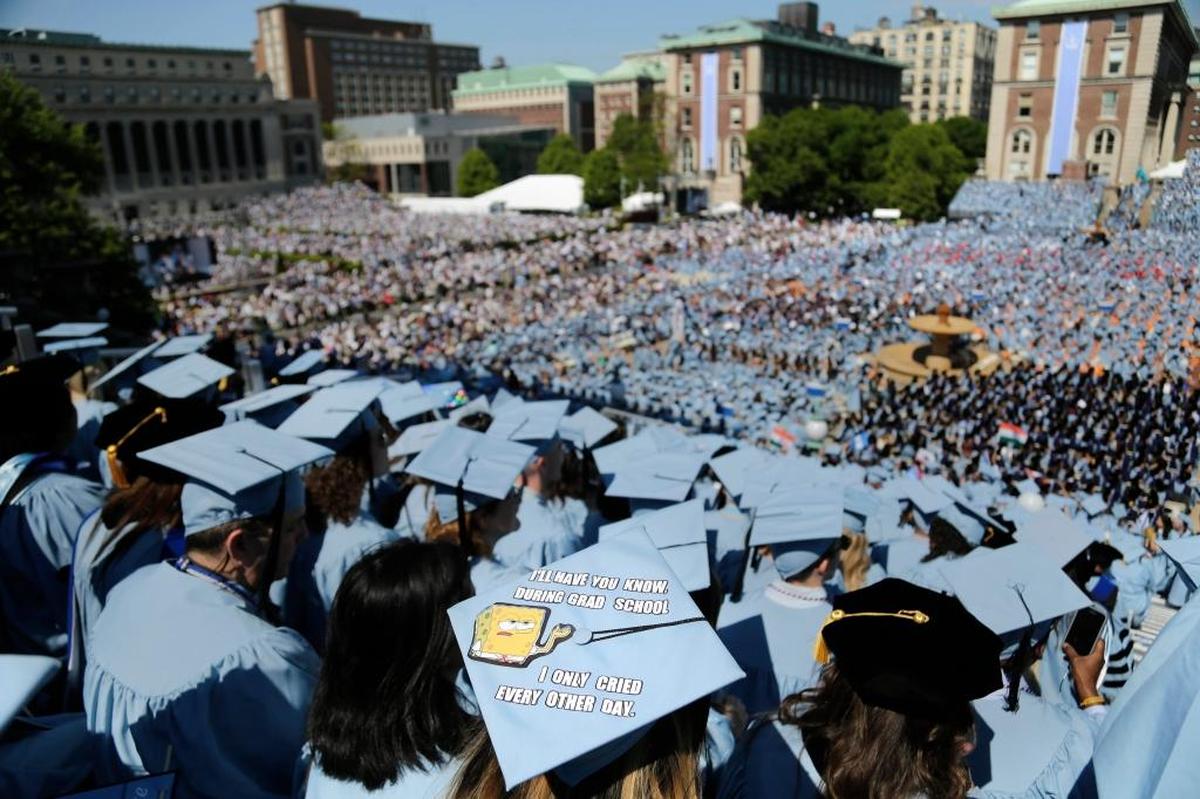 Muchos estudiantes latinos se graduan en las mejores universidades del país gracias a las becas.