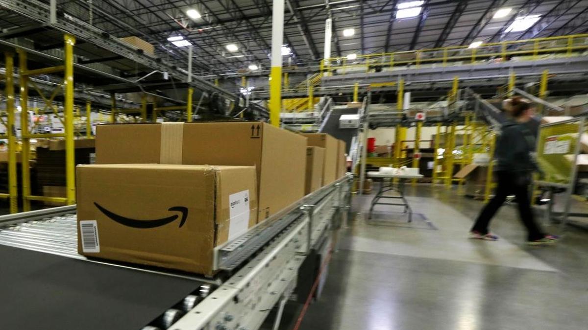 La OSHA ha propuesto $90,000 en multas para Amazon tras inspeccionar seis almacenes.