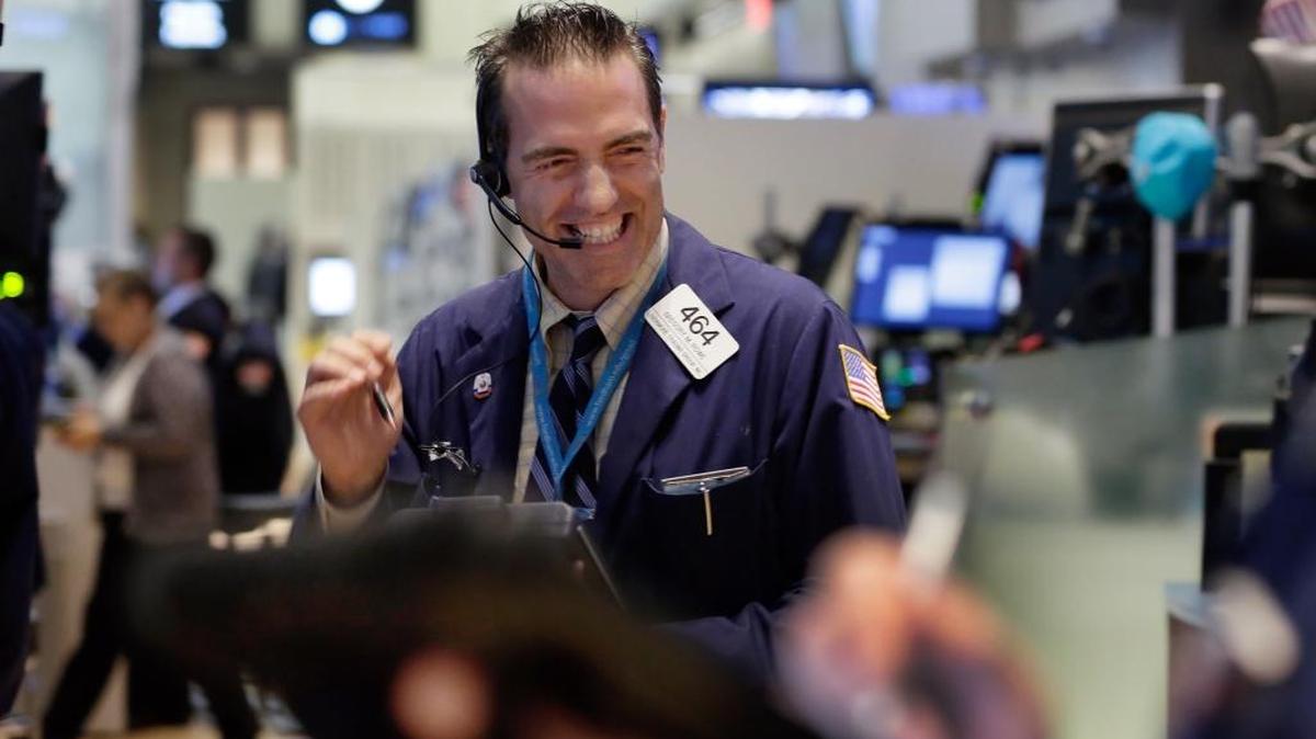 
Trader Gregory Rowe works on the floor of the New York Stock Exchange, Wednesday, Aug. 26, 2015. U.S. stocks closed sharply higher, giving the stock market its best day in close to four years. The Dow Jones industrial average climbed 619 points, or 4 percent on Wednesday. 
