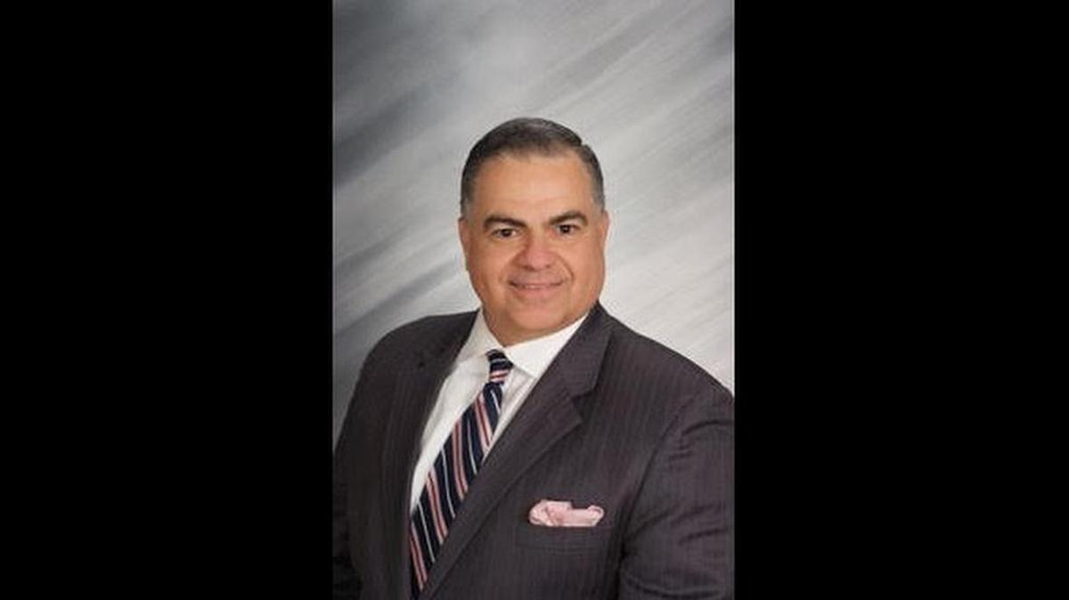 Roberto R. Muñoz is market president of Miami and commercial bank and wealth executive at Capital Bank.