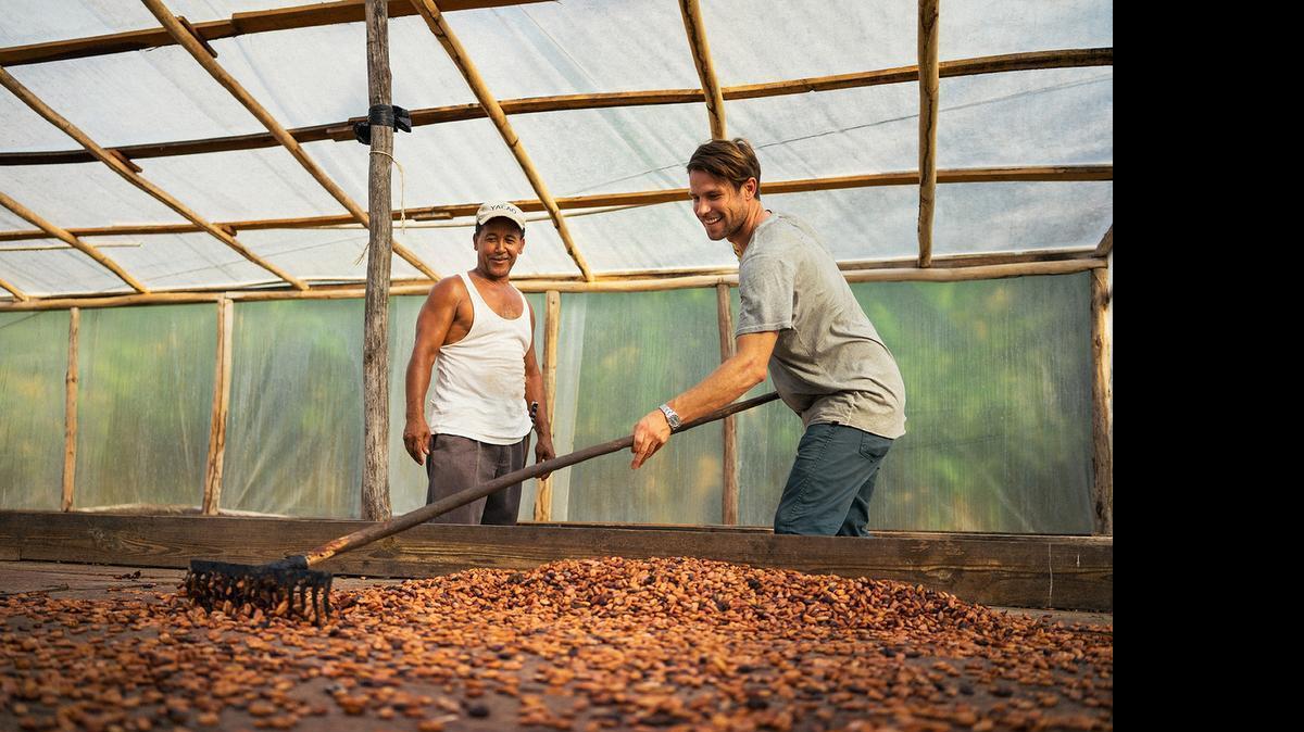 
Travelers on fathom will help cultivate cacao plants and organic fertilizer at a nursery and assist local cooperatives run by women in producing artisan chocolates. 

