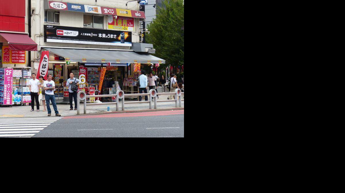 
Before the government raised the consumption tax from 5 percent to 8 percent, Japanese shoppers went on a buying spree. But since the tax went into effect in April, there has been a drastic reduction in consumption.
