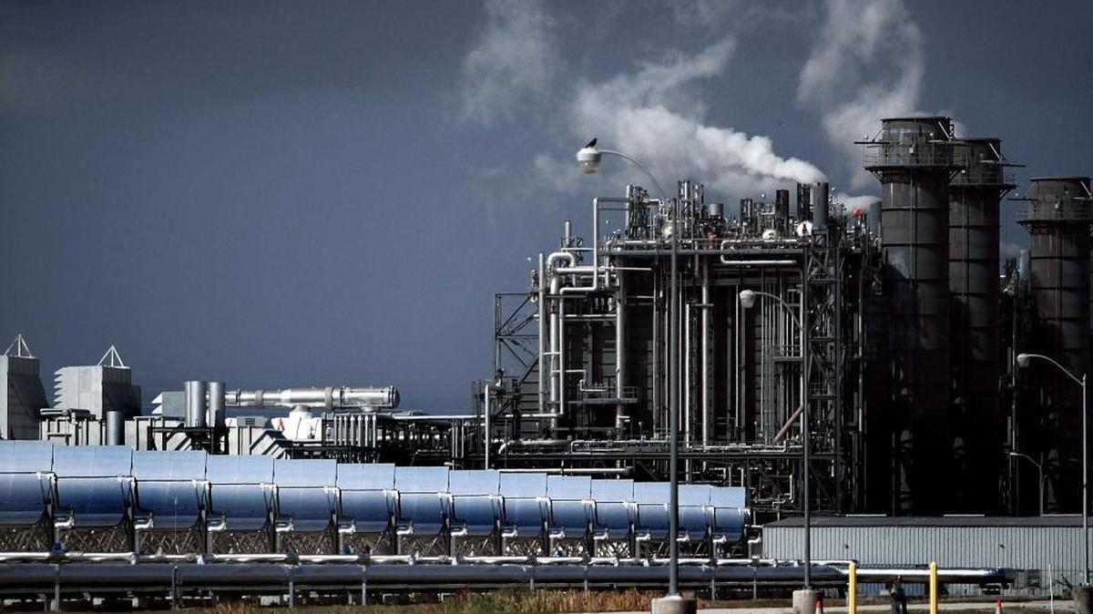 FPL has gotten approval from state regulators to buy this coal-fired power plant in Martin County for $451 million. FPL plans to shut the plant down after 2018.