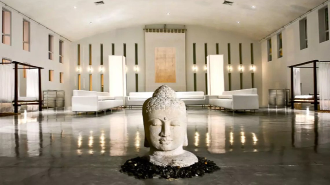 One of the luxurious event spaces, a private venue in Miami Beach, is listed on Splacer.co, an online marketplace to list, find and book event spaces of all types that recently expanded to Miami.