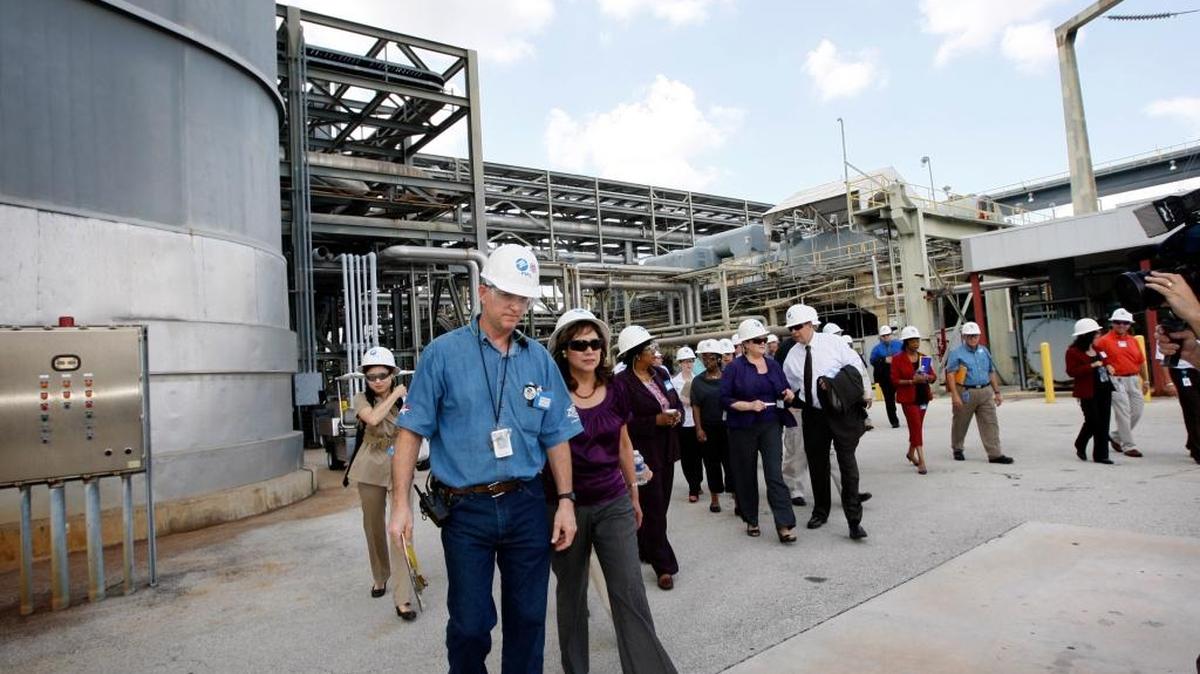 Hilda Solis, then secretary of labor, tours Florida Power & Light’s Lauderdale Power Plant in Dania Beach with FPL workers, on July 13, 2011. FPL proposes to take two aging power-generating units offline at that site and replace them with modern, natural-gas-fueled units.