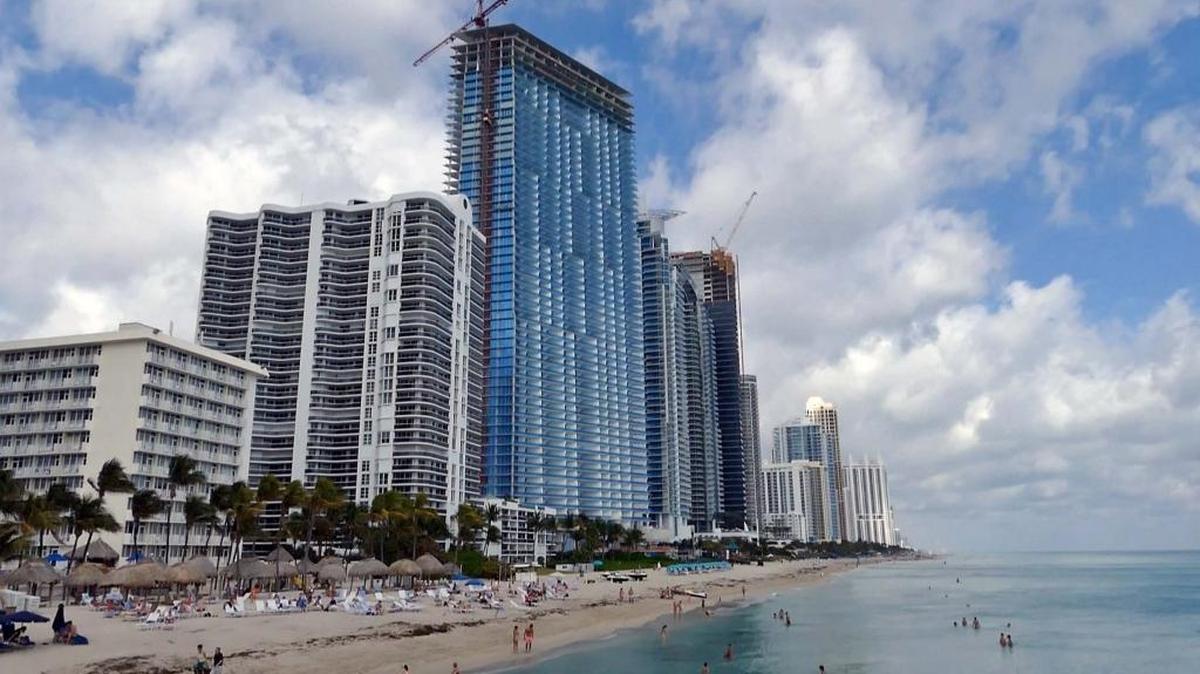 Sunny Isles beach on the north side of the fishing pier on Wednesday February 8, 2017. Miami-Dade County’s hotel industry made 2.8 percent less in revenue this February compared to the same time last year, according to STR.