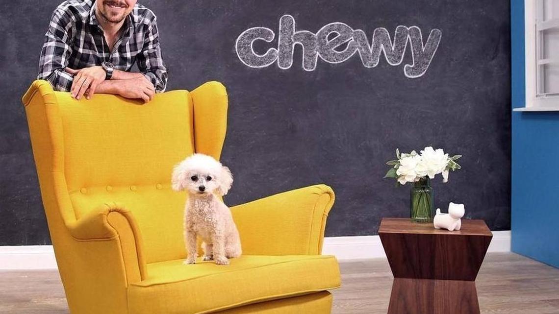 Ryan Cohen, CEO of Chewy.com, and his poodle Tylee at the company’s photo studio in Dania Beach. C.M. GUERRERO. cmguerrero@elnuevoherald.com