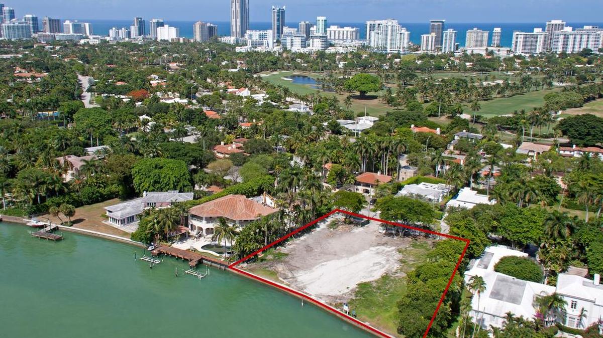 
The vacant lot at 5840 North Bay Rd. that just hit the market for $19.95 million.
