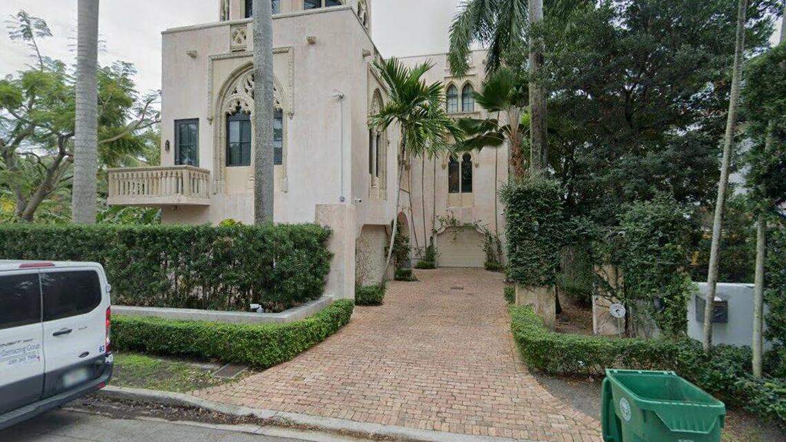 House on South Bayshore Lane