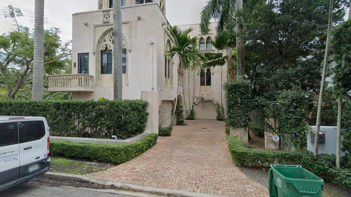 House on South Bayshore Lane
