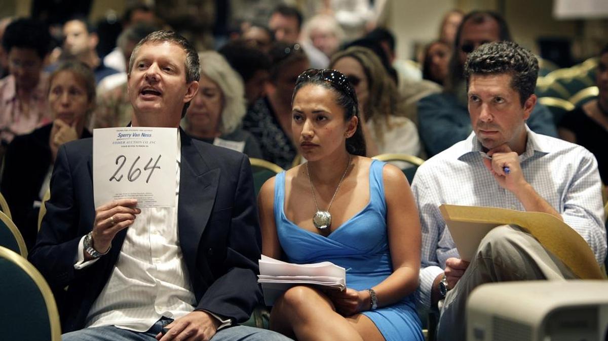 Real estate brokers at the Biscayne Bay Marriott in Miami bid on a condo in 2007.