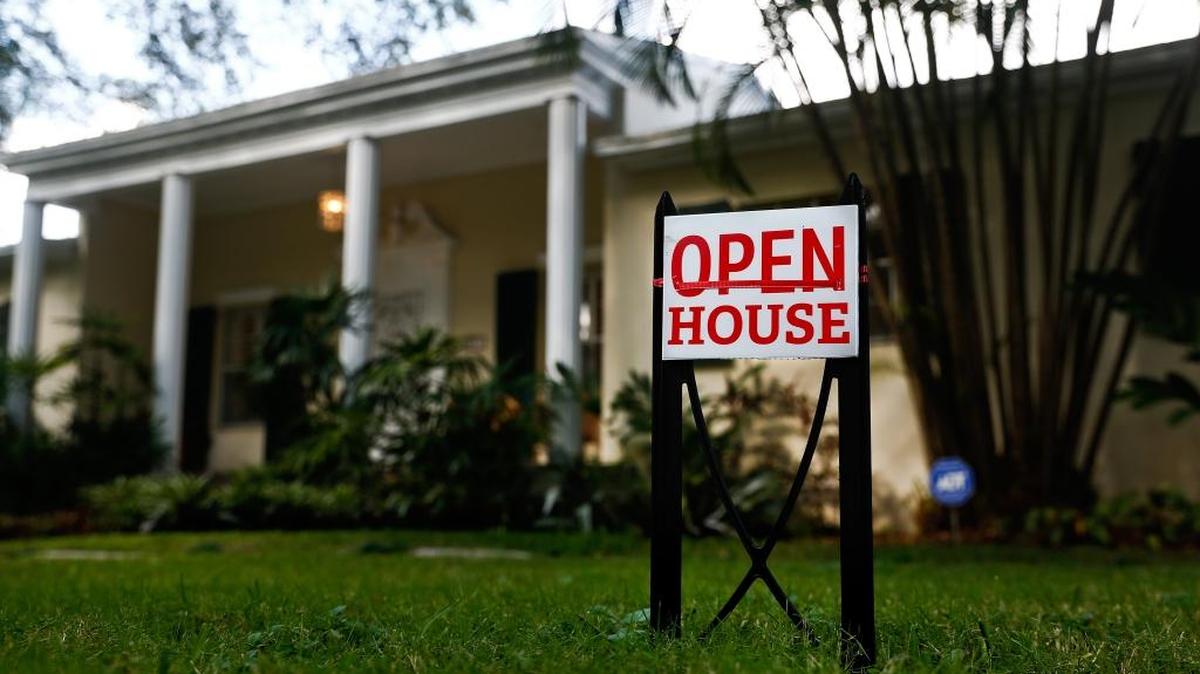 Research from the National Association of Realtors indicates that 89% of all buyers want to see photos; 67% want to view floor plans; 58% want to take a virtual look-see. Above: An “open house” sign outside of a home for sale in Miami on Nov. 19, 2016.