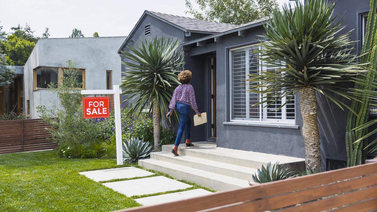 Timing matters in Miami real estate. Here are six metrics buyers can use to decide when to make a move.