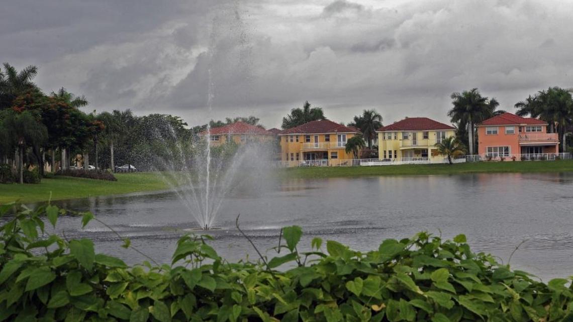 
Lakes surrounds the Crestview Lakes development in West Kendall. The area offers good value for homes but is a long commute from downtown.
