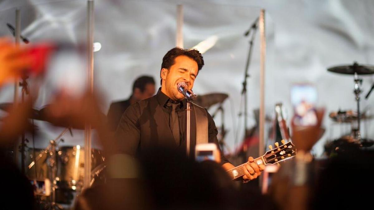 The Puerto Rican singer-composer Luis Fonsi performs at the Hispanicize 2015 Positive Impact Awards, which were held at the Intercontinental Hotel in Miami.