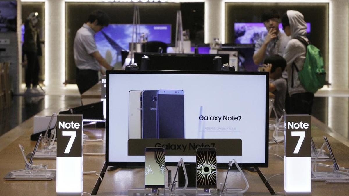 Samsung Electronics Galaxy Note 7 smartphones are displayed at the company's showroom in Seoul, South Korea, Friday, Sept. 2, 2016. Samsung Electronics recalled all of its Galaxy Note 7 smartphones on Friday after its investigation found batteries of some of the flagship gadgets caused the phone to explode or to catch fire.