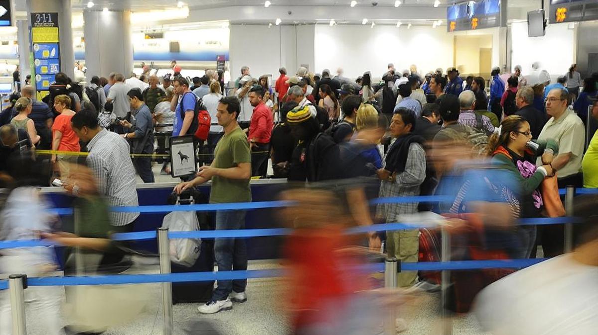 Sigue los consejos de Aduanas y Protección Fronteriza de Estados Unidos (CBP) para viajar esta primavera.