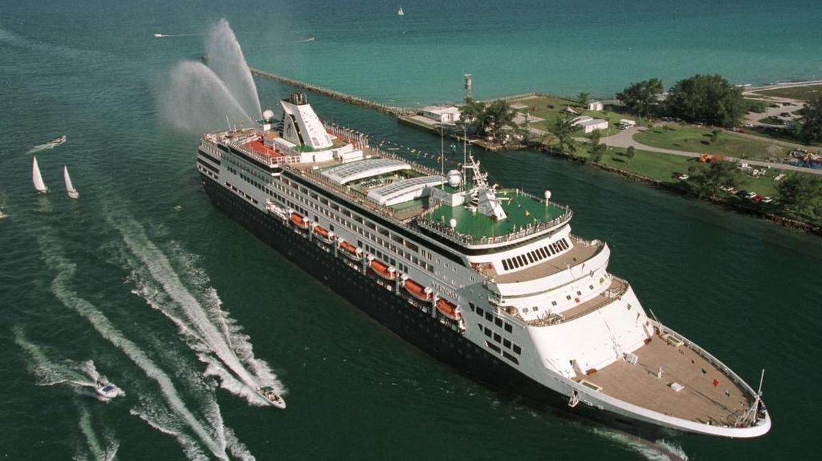 Holland America Line’s ms Veendam arrives in Fort Lauderdale in May 2007. The ship will sail to Cuba from December to April.