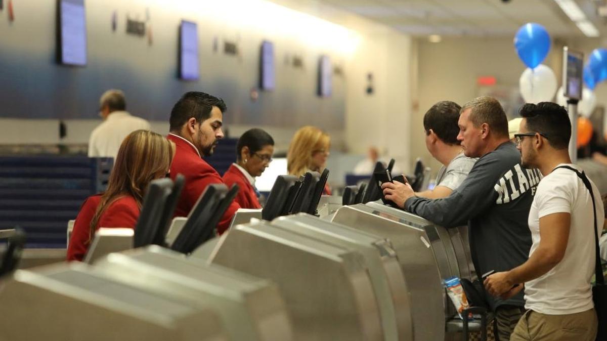 American Airlines employees at the ticket counter at Miami International Airport. Airline industry veteran Ralph Lopez will be the vice president of the Miami hub operations at MIA following the retirement of longtime American executive Marilyn DeVoe, the airline announced Monday.