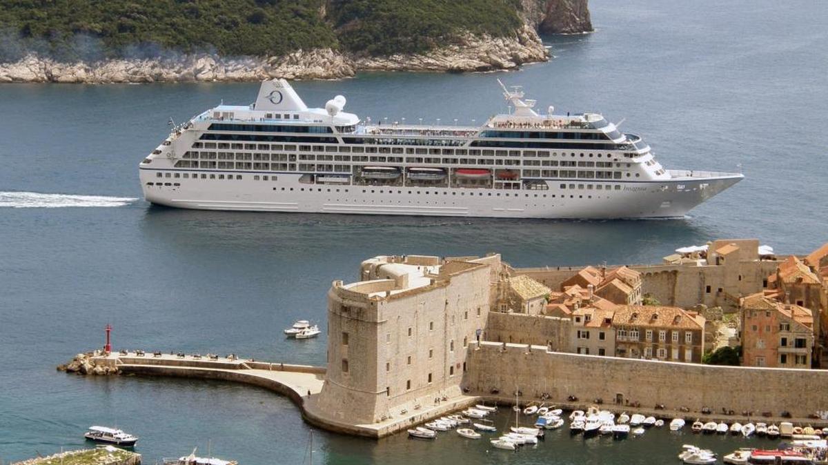 Oceania Cruises’ 684-passenger Insignia.