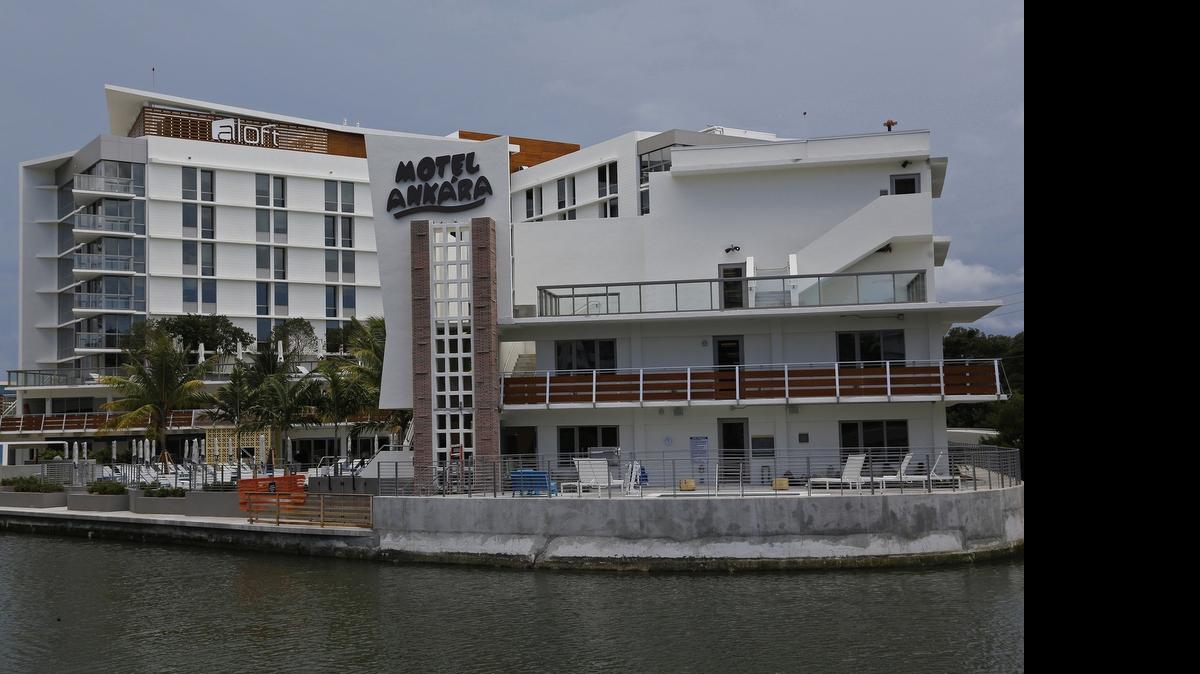 
The Aloft, Miami Beach's new hotel combines a renovated building that dates to the 1950s along with a brand new tower.
